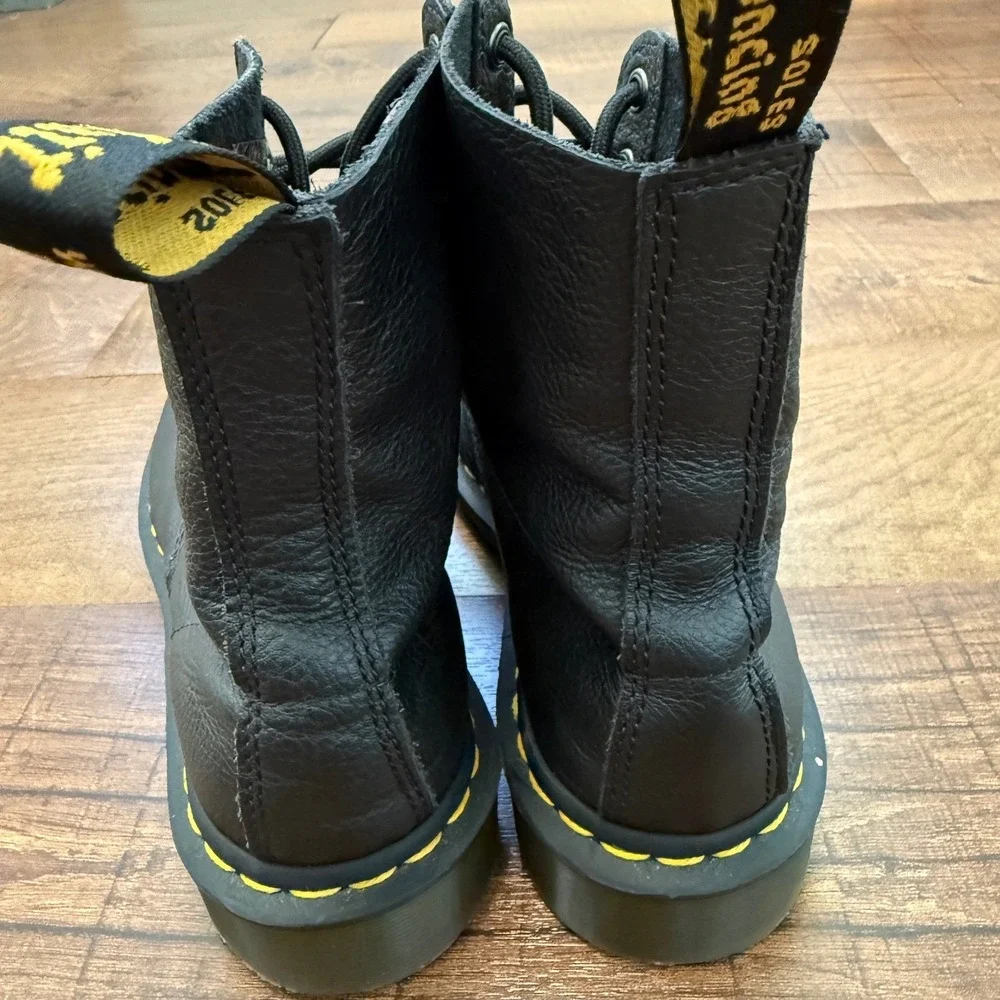 Dr. Martens 1460 Pascal Men 7 Women 8.5 Black Pebbled Leather 8-Eye Boots 13512